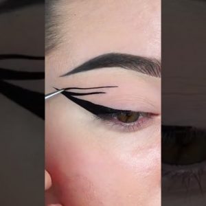 Graphics eye liner Tutorial ✨🥰 | by itsmakeupdaily #short | Subscribe for more ❣️
