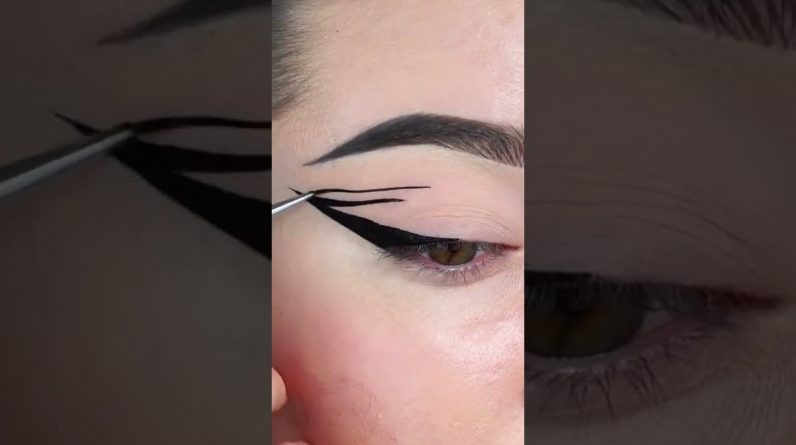Graphics eye liner Tutorial ✨🥰 | by itsmakeupdaily #short | Subscribe for more ❣️