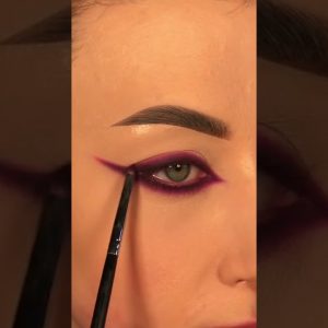 Red Eye Liner Tutorial 😍 | by alicekingmakeup | Subscribe for more unique tutorials 👇 #short