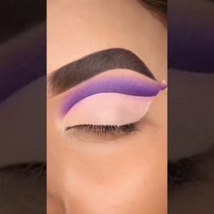 Glittery purple eye makeup 🥰 Look like model ✨ by maquiagemdeslumbrantee 🥰 #short
