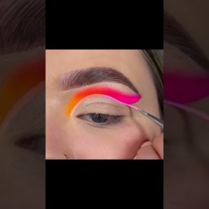 #Rainbow #eye makeup🥰 by maquiagemdeslumbrantee | Subscribe for more tutorials 👇🥰 #short
