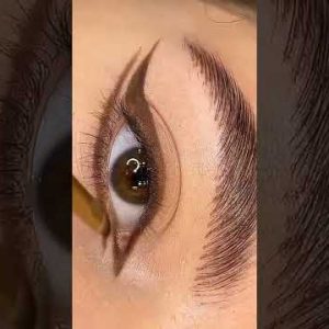 Simple Glitery eye makeup 🥰✨ | by maquiagemimportante ❣️ #short