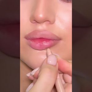 Lipstick Tutorial 👄🥰 | CR: makeupru1 #short | Subscribe for more 🥰❣️