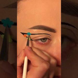 Floating eyeliner with flowers touch💐😍❣️| CR: Alicekingmakeup ✨ #short | Subscribe for more… 🥰