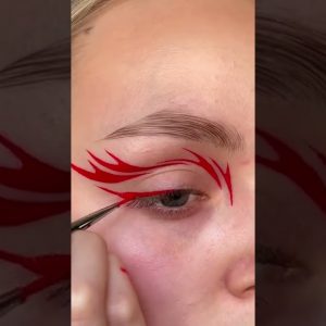 Graphic Red Eyeliner 😍❣️| CR: indiarose_makeup #short | Subscribe for more 🥰