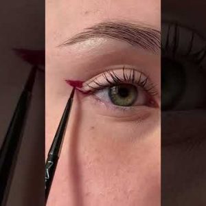 Simple Red and Green eyeliner 🥰❣️| CR: astheticmakeup…a ✨