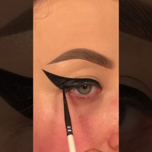 Amy winehouse inspired Makeup Look 🖤| by Alicekingmakeup 💕 #short